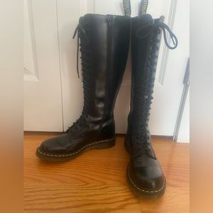 Doc Marten’s Tall black leather boots US size9L UK size7 EU size41